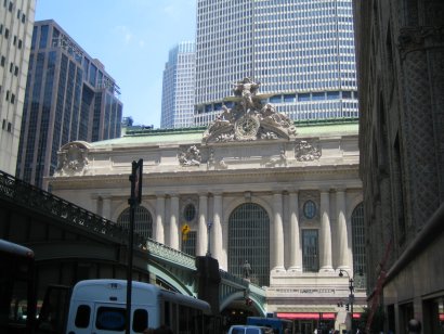 Qui nel centro di Manhattan ci lascia il pulman dall'Areoporto